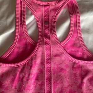 Lululemon swiftly top